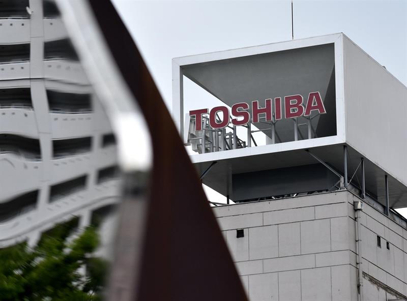 Toshiba predicting annual loss of almost $1billion